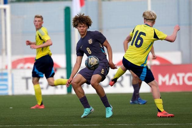 TA™ QALI, MALTA - OCTOBER 30: London Emenalo (L) of England vies for the ball with Oliver Klang of Sweden during before a penalty kick awarded to England during the UEFA European Under-17 Championship 2025 Group 1 qualifying soccer match between Sweden and England at the Centenary Stadium, Ta™ Qali, Malta on October 30, 2024. Sweden v England Under-17 Championship UEFA Qualifying 2025 UEFA_U17_QLFY_25