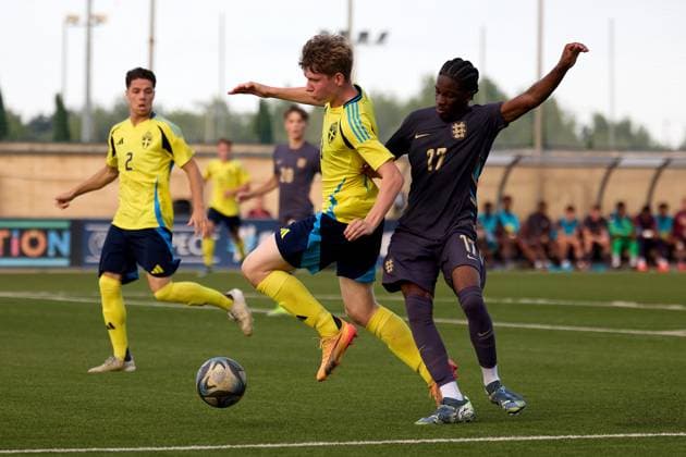 TA™ QALI, MALTA - OCTOBER 30: Björn Hedlöf (front left) of Sweden is challenged by Andre Dike (right) of England during the UEFA European Under-17 Championship 2025 Group 1 qualifying soccer match between Sweden and England at the Centenary Stadium, Ta™ Qali, Malta on October 30, 2024. Sweden v England Under-17 Championship UEFA Qualifying 2025 UEFA_U17_QLFY_25