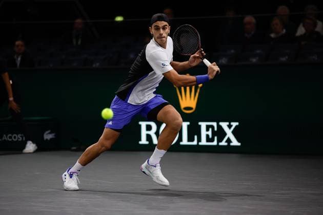 ROLEX PARIS MASTERS TENNIS 2024 Paris, 31.10.2024 Tennis Rolex Paris Masters 2024, Stefanos Tsitsipas - Francisco Cerundolo z v.l., Francisco Cerundolo spielt eine Rückhand. Copyright: AntonioxBorga