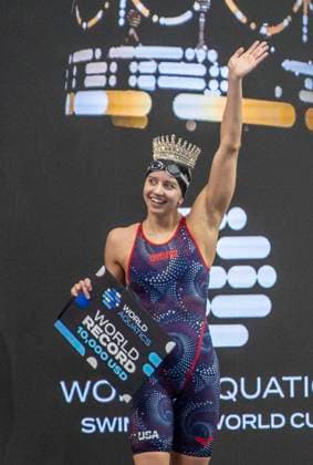 Sport Themen der Woche KW44 Sport Bilder des Tages World Aquatics Swimming World Cup in Singapore Kate Douglass of USA reacts after winning and breaking the world record at the Women?s 200m breaststroke at the World Aquatics Swimming World Cup in Singapore on 31 October 2024. The World Aquatics Swimming World Cup holds its finale for 2024 in Singapore from October 31 to November 02. SINGAPORE Singapore Copyright: xMatrixxImagesx xLimxSimonx 