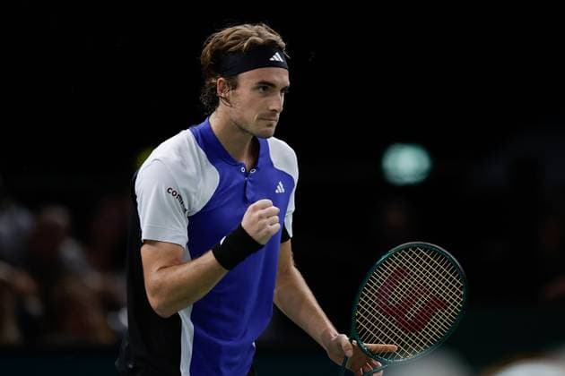 ROLEX PARIS MASTERS TENNIS 2024 Paris, 31.10.2024 Tennis Rolex Paris Masters 2024, Stefanos Tsitsipas - Francisco Cerundolo z v.l., Stefanos Tsitsipas jubelt Copyright: AntonioxBorga