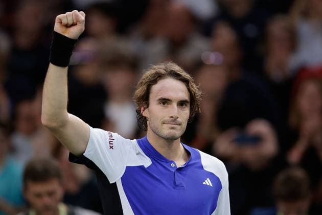 ROLEX PARIS MASTERS TENNIS 2024 Paris, 31.10.2024 Tennis Rolex Paris Masters 2024, Stefanos Tsitsipas - Francisco Cerundolo z v.l., Stefanos Tsitsipas jubelt Copyright: AntonioxBorga