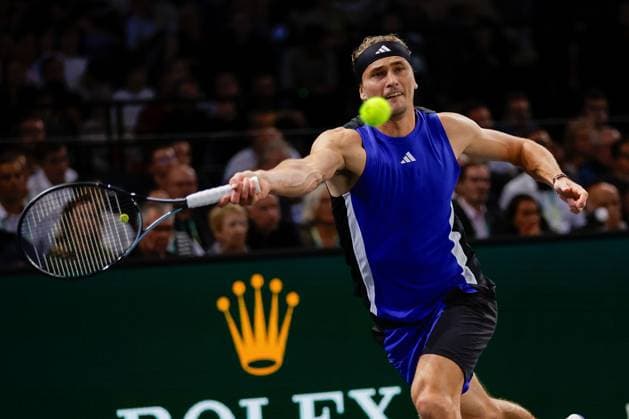 ROLEX PARIS MASTERS TENNIS 2024 Paris, 31.10.2024 Tennis Rolex Paris Masters 2024, Alexander Zverev (GER) - TArthur Fils (FRA) v.l., Alexander Zverev (GER) spielt eine Vorhand. Copyright: AntonioxBorga