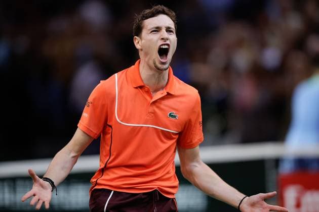 Sport Bilder des Tages ROLEX PARIS MASTERS TENNIS 2024 Paris, 31.10.2024 Tennis Rolex Paris Masters 2024, Ugo Humbert (FRA) - Carlos Alcaraz (SPA) v.l., Ugo Humbert (FRA) jubelt nach dem Sieg Copyright: AntonioxBorga