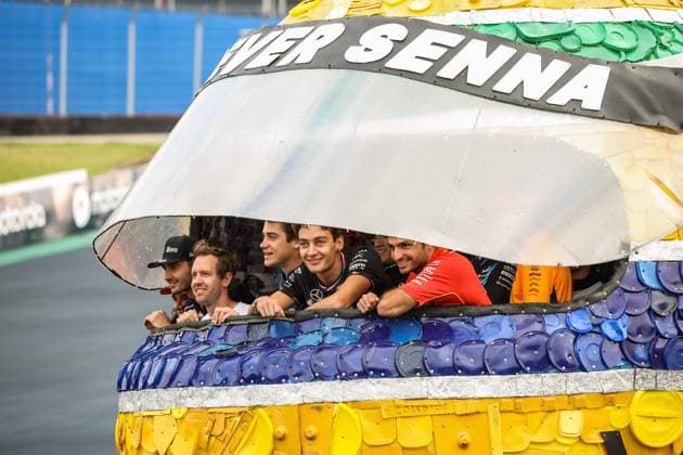 RUSSELL George (gbr), Mercedes AMG F1 Team W15, portrait SAINZ Carlos (spa), Scuderia Ferrari SF-24, portrait COLAPINTO Franco (arg), Williams Racing FW46, portrait OCON Esteban (fra), Alpine F1 Team A524, portrait at Senna Tribute with gigant replica Senna helmet, casque, created by local artists working with Sebastian Vettel and Senna Foundation during the Formula 1 Grande Premio de Sao Paulo 2024, 21th round of the 2024 Formula One World Championship, WM, Weltmeisterschaft from November 1 to 3, 2024 on the Interlagos Circuit, in Sao Paulo, Brazil - F1 - SAO PAULO GRAND PRIX 2024 DPPI Panoramic 241031_R21_BRASILE_DP_XB3_0136_1