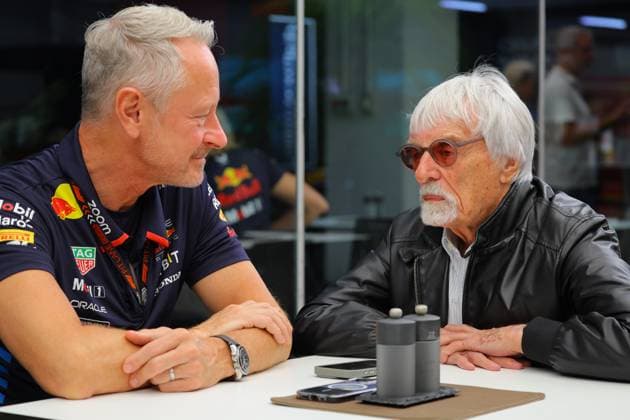 Sport Bilder des Tages 31.10.2024, Autodromo Jose Carlos Pace, Interlagos, FORMULA 1 LENOVO GRANDE PREMIO DE SAO PAULO 2024 , im Bild Bernie Ecclestone im Gespräch mit Teammanager Jonathan Wheatley (Red Bull Racing) (Photo by Hasan Bratic DeFodi Images) not used in POL SRB CRO FRA GBR NED ITA USA Defodi-506_20241031_hbr_0034