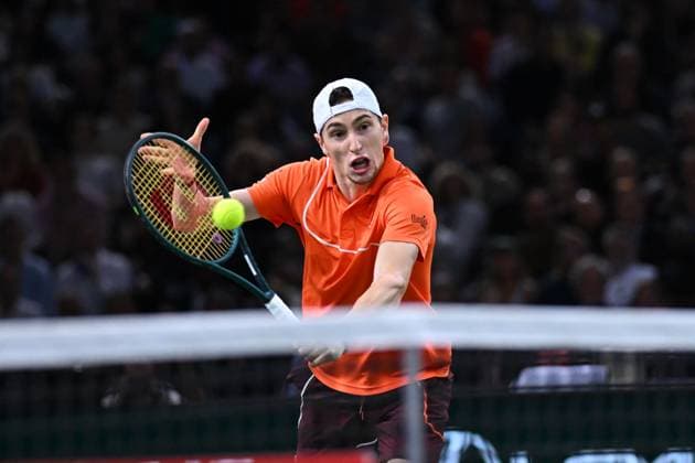 Rolex Paris Masters - Humbert Defeats Alcaraz Ugo Humbert (FRA) during his third round at the 2024 Rolex Paris Masters at the Accor Arena in Paris, France, on October 31, 2024. Photo by Corinne Dubreuil ABACAPRESS.COM Paris France  Copyright: xDubreuilxCorinne ABACAx