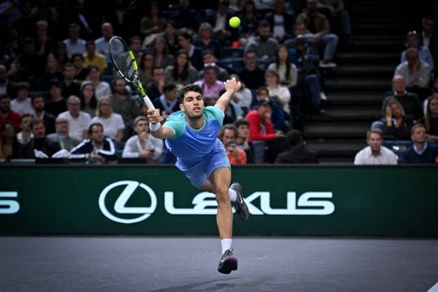 Sport Themen der Woche KW44 Sport Bilder des Tages Rolex Paris Masters - Humbert Defeats Alcaraz Spain s Carlos Alcaraz during the round of 16 against French tennis player, Ugo Humbert, at the Rolex Paris Masters in Bercy on October 31, 2024 in Paris, France. Photo by Tomas Stevens ABACAPRESS.COM Paris France  Copyright: xStevensxTomas ABACAx