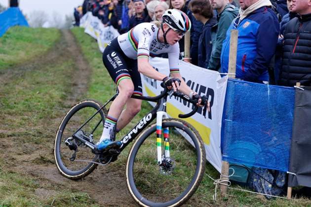 X2O Badkamers Trofee cyclocross - Koppenbergcross 2024 OUDENAARDE, BELGIUM - NOVEMBER 01 : Van Empel Fem (NED) of Visma Lease A Bike during the Koppenbergcross, the first leg of the women elite X2O Badkamers Trofee cyclocross series 2024-2025 in Oudenaarde, Belgium, 01 11 2024 Oudenaarde Belgium  Copyright: xJanxDexMeuleneirx