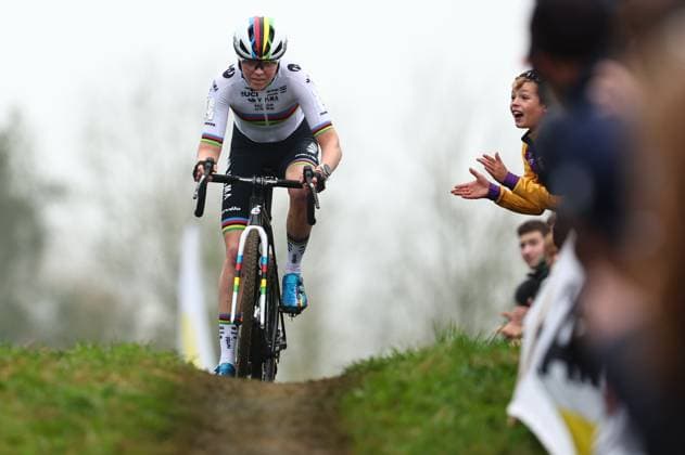 Dutch Fem Van Empel pictured in action during the women elite race of the Koppenbergcross, the first race (out of eight) of the X2O Badkamers trophy cyclocross competition, in Melden, Oudenaarde, on Friday 01 November 2024. DAVIDxPINTENS  x104266581x
