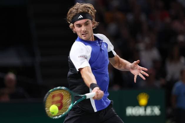 ROLEX PARIS MASTERS TENNIS 2024 Thierry Larret Maxppp. Tennis. Rolex Paris Masters. Accorhotels Arena, Paris (75), Le 1er Novembre 2024. Quart de finale : Alexander ZVEREV (GER) vs Stefanos TSITSIPAS (GRE) Paris (75) ACCORHOTELS ARENA ILE DE FRANCE FRANCE  Copyright: xMAXPPPxThierryxLarretx TL_20241101_9019 0777563183st