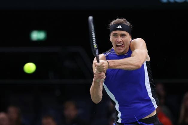ROLEX PARIS MASTERS TENNIS 2024 Thierry Larret Maxppp. Tennis. Rolex Paris Masters. Accorhotels Arena, Paris (75), Le 1er Novembre 2024. Quart de finale : Alexander ZVEREV (GER) vs Stefanos TSITSIPAS (GRE) Paris (75) ACCORHOTELS ARENA ILE DE FRANCE FRANCE  Copyright: xMAXPPPxThierryxLarretx TL_20241101_9022 0777563193st
