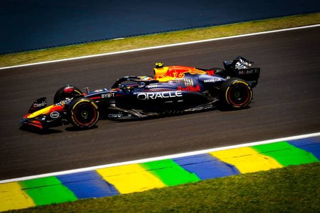 Primeiro dia de treino GP F1 de São Paulo SÃO PAULO, SP - 01.11.2024: PRIMEIRO DIA DE TREINO GP F1 DE SÃO PAULO - This Friday (01) at the Interlagos racetrack, in the south of the capital of São Paulo, the first day of training for the 2024 Lenovo Formula 1 Grand Prix of São Paulo will take place. In the photo, the driver, Sergio Pérez 11, RED BULL. (Photo: Aloisio Mauricio Fotoarena) x2643719x  AloisioxMauricio