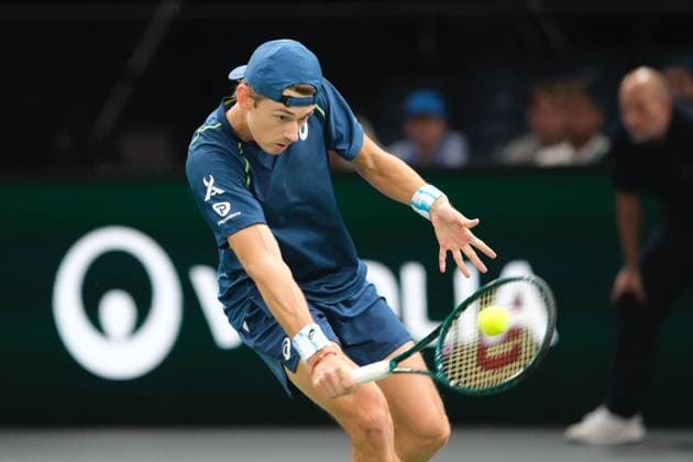 November 1, 2024, Paris, France: ALEX DE MINAUR (AUS) returns the ball to HOLGER RUNE (DEN) during the quarter final of Rolex Paris Masters 1000 tournament at Accor Arena Stadium in Paris France Paris France - ZUMAp119 20241101_zaf_p119_034 Copyright: xPierrexSteveninx