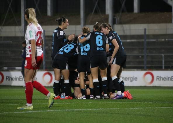 01.11.2024, xgrfx, Fussball Google Pixel Frauen-Bundesliga, 1.FC Köln - Bayer 04 Leverkusen emspor, v.l. Tor, Cornelia Kramer (Bayer Leverkusen) (DFL DFB REGULATIONS PROHIBIT ANY USE OF PHOTOGRAPHS as IMAGE SEQUENCES and or QUASI-VIDEO) Köln