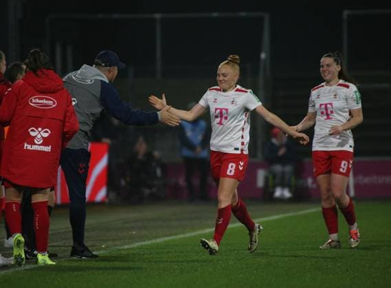 01.11.2024, xgrfx, Fussball Google Pixel Frauen-Bundesliga, 1.FC Köln - Bayer 04 Leverkusen emspor, v.l. Tor, Laura Vogt (1.FC Köln) (DFL DFB REGULATIONS PROHIBIT ANY USE OF PHOTOGRAPHS as IMAGE SEQUENCES and or QUASI-VIDEO) Köln