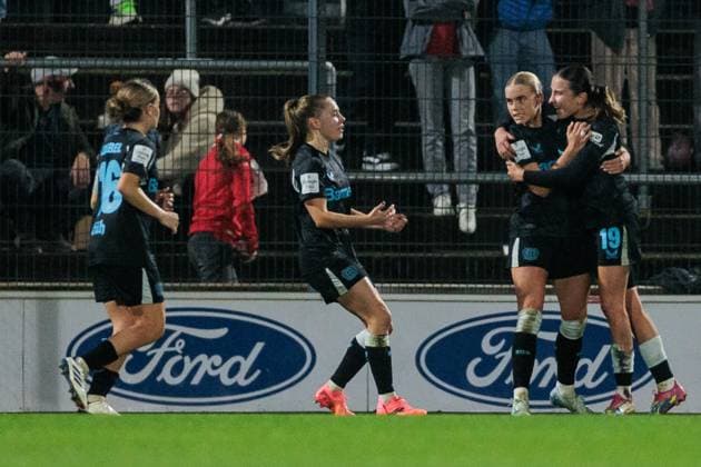 Google Pixel Frauen-Bundesliga, 1. FC Köln - Bayer 04 Leverkusen; 01.11.2024 Jubel zum 1:2 nach Elfmeter durch Cornelia Kramer (Bayer 04 Leverkusen, 7) Google Pixel Frauen-Bundesliga, 1. FC Köln - Bayer 04 Leverkusen, Köln, Franz-Kremer-Stadion DFB REGULATIONS PROHIBIT ANY USE OF PHOTOGRAPHS AS IMAGE SEQUENCES AND OR QUASI-VIDEO. Copyright: xBEAUTIFULxSPORTS Wunderlx