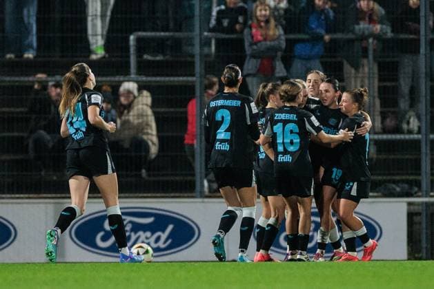 Google Pixel Frauen-Bundesliga, 1. FC Köln - Bayer 04 Leverkusen; 01.11.2024 Jubel zum 1:2 nach Elfmeter durch Cornelia Kramer (Bayer 04 Leverkusen, 7) Google Pixel Frauen-Bundesliga, 1. FC Köln - Bayer 04 Leverkusen, Köln, Franz-Kremer-Stadion DFB REGULATIONS PROHIBIT ANY USE OF PHOTOGRAPHS AS IMAGE SEQUENCES AND OR QUASI-VIDEO. Copyright: xBEAUTIFULxSPORTS Wunderlx