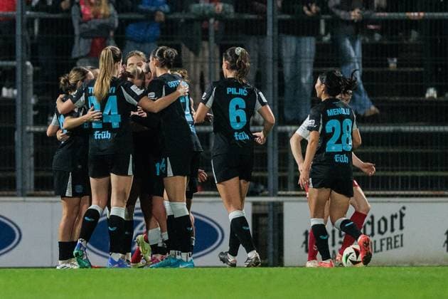 Google Pixel Frauen-Bundesliga, 1. FC Köln - Bayer 04 Leverkusen; 01.11.2024 Jubel zum 1:2 nach Elfmeter durch Cornelia Kramer (Bayer 04 Leverkusen, 7) Google Pixel Frauen-Bundesliga, 1. FC Köln - Bayer 04 Leverkusen, Köln, Franz-Kremer-Stadion DFB REGULATIONS PROHIBIT ANY USE OF PHOTOGRAPHS AS IMAGE SEQUENCES AND OR QUASI-VIDEO. Copyright: xBEAUTIFULxSPORTS Wunderlx