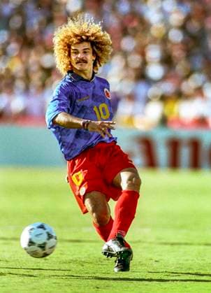 ARKIV 1994-06-18 Colombias Carlos Valderrama i aktion med bollen i gruppspelsmatchen i fotbolls-VM mellan Colombia och Rumänien pa Rose Bowl i Pasadena, USA 18:e juni 1994. Pasadena USA x1034x *** ARCHIVE 1994 06 18 Colombias Carlos Valderrama in action with the ball in the World Cup group stage match between Colombia and Romania at the Rose Bowl in Pasadena, USA June 18, 1994 Pasadena USA x1034x  Copyright: xStefanxHyttforsx xTTx x FOTBOLLS-VM 1994 xx *** ARCHIVE 1994 06 18 Colombias Carlos Valderrama in action with the ball in the World Cup group stage match between Colombia and Romania at the Rose Bowl in Pasadena, USA June 18, 1994 Pasadena USA x1034x ARCHIVE 1994 06 18 Colombias Carlos Valderrama in action with the ball in the World Cup group stage match between Colombia and Romania at the Rose Bowl in Pasadena, USA June 18, 1994 Pasadena USA x1034x  Copyright xStefanxHyttforsx xTTx x FOOTBALL WORLD CUP 1994 xx  Copyright: xIMAGO StefanxHyttforsx xTTx x imago images 0773108578