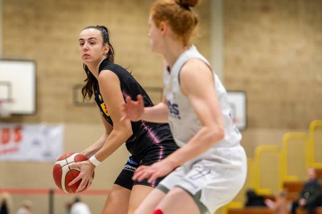 Camille Hillotte (Saarlouis Royals,No.03) und Lea Wolff (Wings Leverkusen,No.07) DEU, Leverkusen, 01.11.2024 Basketball, Toyota 1. Damen-Basketball-Bundesliga, Saison 2024 2025, 6. Spieltag, Wings Leverkusen - Saarlouis Royals Werner-Heisenberg-Halle NRW Germany