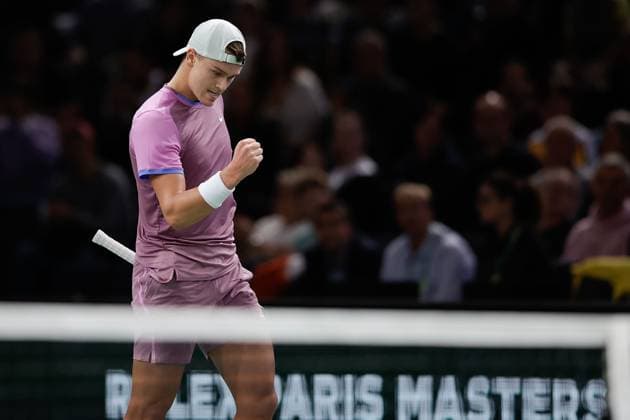 ROLEX PARIS MASTERS TENNIS 2024 Paris, 01.11.2024 Tennis Rolex Paris Masters 2024, Holger Rune - Alex de Minaur v.l., Holger Rune sjubeln jubelt nach Spielende. Copyright: AntonioxBorga