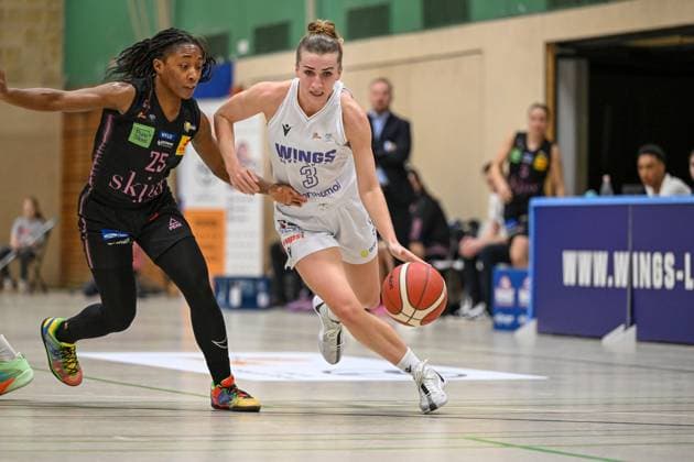 Sport Themen der Woche KW44 Sport Bilder des Tages 1. Damen Basketball Bundesliga: Orthomol WINGS Leverkusen vs. Saarlouis Royals, 01.11.2024 Nicole Scales (Orthomol WINGS Leverkusen 3), 1. Damen Basketball Bundesliga: Orthomol WINGS Leverkusen vs. Saarlouis Royals am 01.11.2024 in der Sporthalle Werner-Heisenberg-Gymnasium in Opladen (Nordrhein-Westfalen) *** 1 Womens Basketball Bundesliga Orthomol WINGS Leverkusen vs Saarlouis Royals, 01 11 2024 Nicole Scales Orthomol WINGS Leverkusen 3 , 1 Womens Basketball Bundesliga Orthomol WINGS Leverkusen vs Saarlouis Royals on 01 11 2024 at the Sporthalle Werner Heisenberg Gymnasium in Opladen Nordrhein Westfalen Copyright: xBEAUTIFULxSPORTS Mueller-Laschetx