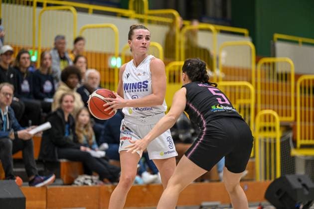 1. Damen Basketball Bundesliga: Orthomol WINGS Leverkusen vs. Saarlouis Royals, 01.11.2024 Nicole Scales (Orthomol WINGS Leverkusen 3), 1. Damen Basketball Bundesliga: Orthomol WINGS Leverkusen vs. Saarlouis Royals am 01.11.2024 in der Sporthalle Werner-Heisenberg-Gymnasium in Opladen (Nordrhein-Westfalen) Copyright: xBEAUTIFULxSPORTS Mueller-Laschetx