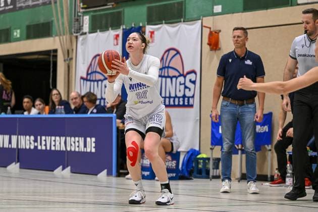 1. Damen Basketball Bundesliga: Orthomol WINGS Leverkusen vs. Saarlouis Royals, 01.11.2024 Amelie Kröner (Orthomol WINGS Leverkusen 22), 1. Damen Basketball Bundesliga: Orthomol WINGS Leverkusen vs. Saarlouis Royals am 01.11.2024 in der Sporthalle Werner-Heisenberg-Gymnasium in Opladen (Nordrhein-Westfalen) Copyright: xBEAUTIFULxSPORTS Mueller-Laschetx