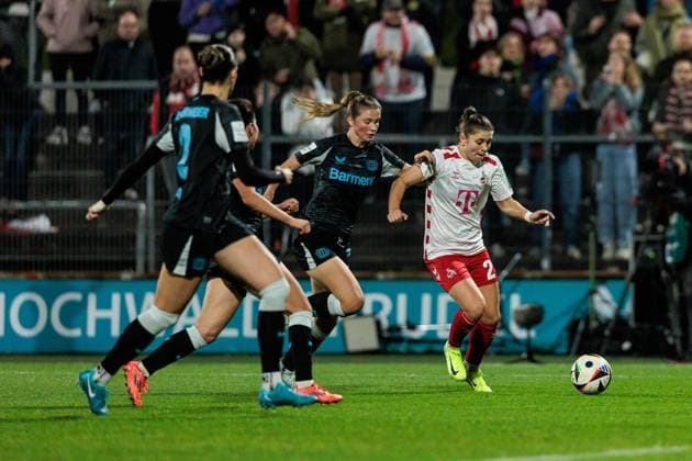Google Pixel Frauen-Bundesliga, 1. FC Köln - Bayer 04 Leverkusen; 01.11.2024 Zweikampf Karolina Lea Vilhjalmsdottir (Bayer 04 Leverkusen, 18), Martyna Wiankowska (1. FC Köln, 26) Google Pixel Frauen-Bundesliga, 1. FC Köln - Bayer 04 Leverkusen, Köln, Franz-Kremer-Stadion DFB REGULATIONS PROHIBIT ANY USE OF PHOTOGRAPHS AS IMAGE SEQUENCES AND OR QUASI-VIDEO. Copyright: xBEAUTIFULxSPORTS Wunderlx