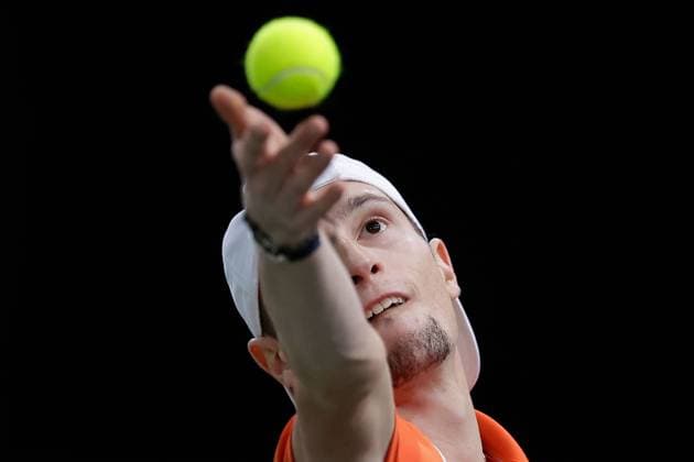 ROLEX PARIS MASTERS TENNIS 2024 Paris, 01.11.2024 Tennis Rolex Paris Masters 2024, Jordan Thompson (AUS) - Ugo Humbert (FRA) v.l., Ugo Humbert (FRA) macht einen Aufschlag. Copyright: AntonioxBorga