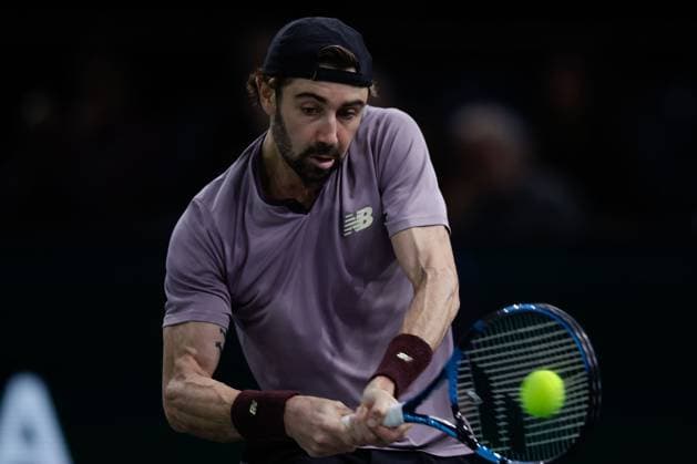ROLEX PARIS MASTERS TENNIS 2024 Paris, 01.11.2024 Tennis Rolex Paris Masters 2024, Jordan Thompson (AUS) - Ugo Humbert (FRA) v.l., Jordan Thompson (AUS) spielt eine Rückhand. Copyright: AntonioxBorga