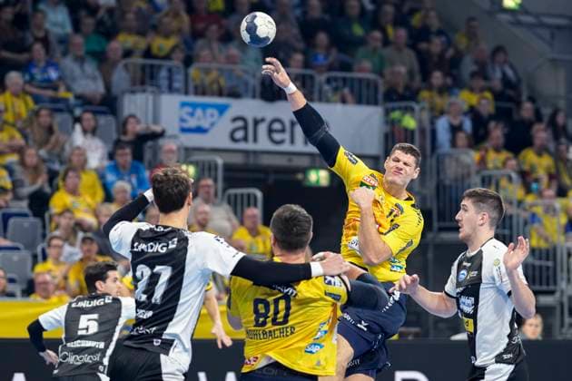 Sport Themen der Woche KW44 Sebastian Heymann (RNL, 13), beim Sprungwurf, Wurf, Torwurf, Action, Aktion, Spielszene, 01.11.2024, Mannheim (Deutschland), Handball, Bundesliga, Rhein-Neckar Löwen - ThSV Eisenach *** Sebastian Heymann RNL, 13 , jump shot, throw, goal shot, action, action scene, 01 11 2024, Mannheim Germany , Handball, Bundesliga, Rhein Neckar Löwen ThSV Eisenach xozx