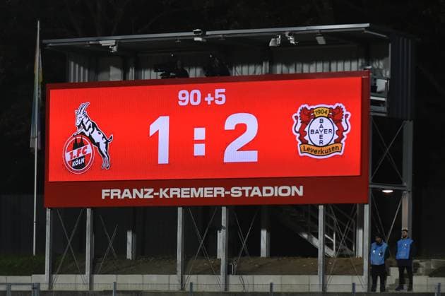 Fußball Google Pixel Frauen-Bundesliga Saison 2024 2025 8. Spieltag: 1. FC Köln - Bayer 04 Leverkusen am 01.11.2024 im Franz-Kremer-Stadion in Köln Die Anzeigetafel zeigt den Endstand an DFB regulations prohibit any use of photographs as image sequences and or quasi-video. Nordrhein-Westfalen Deutschland