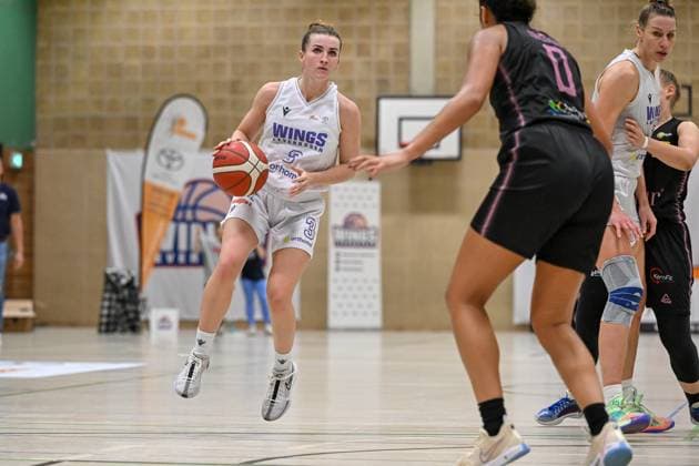 1. Damen Basketball Bundesliga: Orthomol WINGS Leverkusen vs. Saarlouis Royals, 01.11.2024 Nicole Scales (Orthomol WINGS Leverkusen 3), 1. Damen Basketball Bundesliga: Orthomol WINGS Leverkusen vs. Saarlouis Royals am 01.11.2024 in der Sporthalle Werner-Heisenberg-Gymnasium in Opladen (Nordrhein-Westfalen) Copyright: xBEAUTIFULxSPORTS Mueller-Laschetx