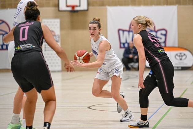 1. Damen Basketball Bundesliga: Orthomol WINGS Leverkusen vs. Saarlouis Royals, 01.11.2024 Nicole Scales (Orthomol WINGS Leverkusen 3), 1. Damen Basketball Bundesliga: Orthomol WINGS Leverkusen vs. Saarlouis Royals am 01.11.2024 in der Sporthalle Werner-Heisenberg-Gymnasium in Opladen (Nordrhein-Westfalen) Copyright: xBEAUTIFULxSPORTS Mueller-Laschetx