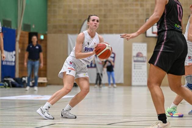 1. Damen Basketball Bundesliga: Orthomol WINGS Leverkusen vs. Saarlouis Royals, 01.11.2024 Nicole Scales (Orthomol WINGS Leverkusen 3), 1. Damen Basketball Bundesliga: Orthomol WINGS Leverkusen vs. Saarlouis Royals am 01.11.2024 in der Sporthalle Werner-Heisenberg-Gymnasium in Opladen (Nordrhein-Westfalen) Copyright: xBEAUTIFULxSPORTS Mueller-Laschetx