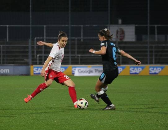 01.11.2024, xgrfx, Fussball Google Pixel Frauen-Bundesliga, 1.FC Köln - Bayer 04 Leverkusen emspor, v.l. Martyna Wiankowska (1.FC Köln), Katharina Piljic (Bayer Leverkusen) (DFL DFB REGULATIONS PROHIBIT ANY USE OF PHOTOGRAPHS as IMAGE SEQUENCES and or QUASI-VIDEO) Köln