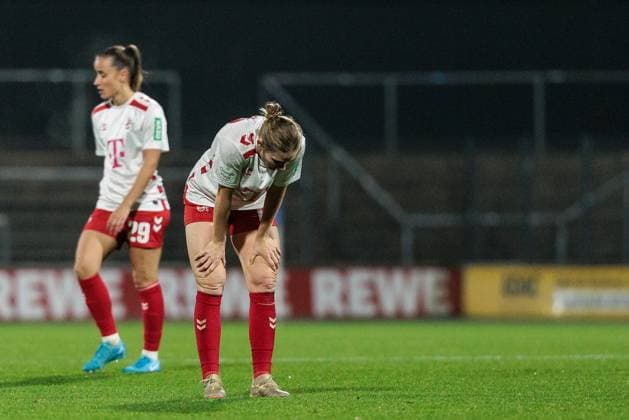 Google Pixel Frauen-Bundesliga, 1. FC Köln - Bayer 04 Leverkusen; 01.11.2024 Taylor Ziemer (1. FC Köln, 18) frustriert in sich gesunken nach der Niederlage Google Pixel Frauen-Bundesliga, 1. FC Köln - Bayer 04 Leverkusen, Köln, Franz-Kremer-Stadion DFB REGULATIONS PROHIBIT ANY USE OF PHOTOGRAPHS AS IMAGE SEQUENCES AND OR QUASI-VIDEO. Copyright: xBEAUTIFULxSPORTS Wunderlx