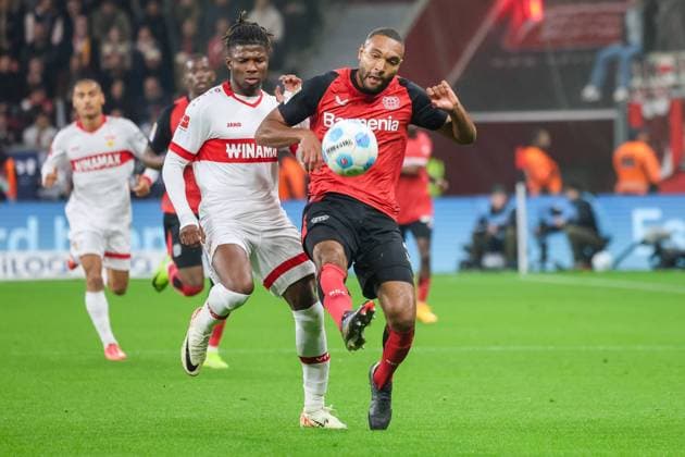 El Bilai Toure (Stuttgart 10) und Jonathan Tah (Leverkusen 4), GER, Bayer 04 Leverkusen vs. Eintracht VfB Stuttgart , 1. Fussball-Bundesliga, 9. Spieltag, Saison 2024 2025, 01.11.2024, DFL REGULATIONS PROHIBIT ANY USE OF PHOTOGRAPHS AS IMAGE SEQUENCES AND OR QUASI-VIDEO, GER, Bayer 04 Leverkusen vs. VfB Stuttgart, 1. Fussball-Bundesliga, 9. Spieltag, Saison 2024 2025, 01.11.2024 Leverkusen Copyright: xEibner-Pressefoto JoergxNiebergax EP_JNL