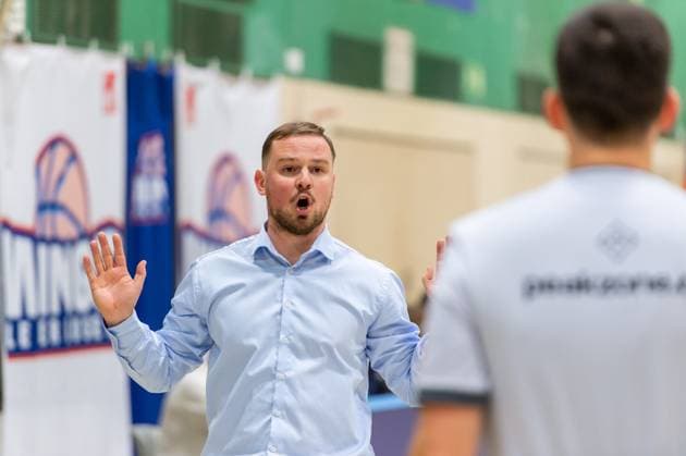 Matiss Rozlapa (Saarlouis Royals,Trainer) ist unzufrieden mit den Schiedsrichterentscheidungen DEU, Leverkusen, 01.11.2024 Basketball, Toyota 1. Damen-Basketball-Bundesliga, Saison 2024 2025, 6. Spieltag, Wings Leverkusen - Saarlouis Royals