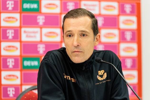Google Pixel Frauen-Bundesliga, 1. FC Köln - Bayer 04 Leverkusen; 01.11.2024 Roberto Pätzold (Trainer Bayer 04 Leverkusen) während der Pressekonferenz Google Pixel Frauen-Bundesliga, 1. FC Köln - Bayer 04 Leverkusen, Köln, Franz-Kremer-Stadion DFB REGULATIONS PROHIBIT ANY USE OF PHOTOGRAPHS AS IMAGE SEQUENCES AND OR QUASI-VIDEO. Copyright: xBEAUTIFULxSPORTS Wunderlx