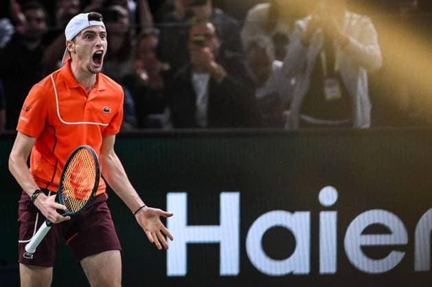 Bilder des Jahres 2024, Sport 11 November Sport Themen der Woche KW44 Sport Bilder des Tages November 1, 2024, Paris, France, France: Ugo HUMBERT of France celebrates his victory during the fifth day of the Rolex Paris Masters 1000 tennis tournament at Accor Arena on November 01, 2024 in Paris, France. Paris France - ZUMAm308 20241101_zsp_m308_082 Copyright: xMatthieuxMirvillex