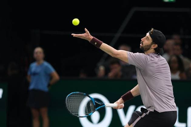 November 1, 2024, Paris, France: JORDAN THOMPSON (AUS) returns the ball to UGO HUMBERT (FRA) during the quarter final of Rolex Paris Masters 1000 tournament at Accor Arena Stadium in Paris FranceHumbert won 6:2 7:6 Paris France - ZUMAp119 20241101_zaf_p119_046 Copyright: xPierrexSteveninx