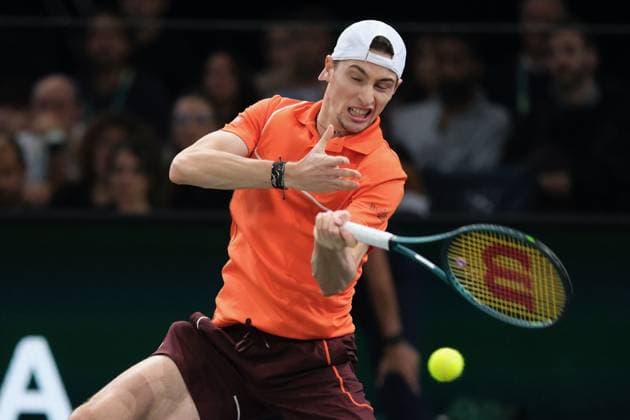 November 1, 2024, Paris, France: UGO HUMBERT (FRA) returns the ball to JORDAN THOMPSON (AUS) during the quarter final of Rolex Paris Masters 1000 tournament at Accor Arena Stadium in Paris FranceHumbert won 6:2 7:6 Paris France - ZUMAp119 20241101_zaf_p119_052 Copyright: xPierrexSteveninx