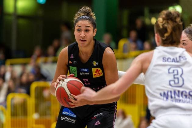 Taya Corosdale (Saarlouis Royals,No.00) am Ball DEU, Leverkusen, 01.11.2024 Basketball, Toyota 1. Damen-Basketball-Bundesliga, Saison 2024 2025, 6. Spieltag, Wings Leverkusen - Saarlouis Royals Werner-Heisenberg-Halle NRW Germany