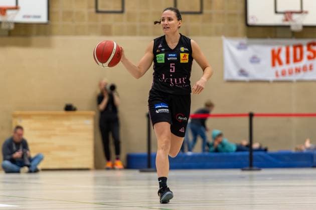 Magaly Meynadier (Saarlouis Royals,No.05) am Ball DEU, Leverkusen, 01.11.2024 Basketball, Toyota 1. Damen-Basketball-Bundesliga, Saison 2024 2025, 6. Spieltag, Wings Leverkusen - Saarlouis Royals Werner-Heisenberg-Halle NRW Germany