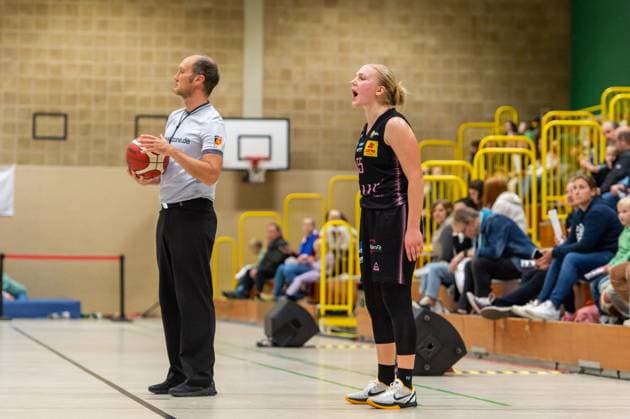 Jessika Schiffer (Saarlouis Royals,No.55) lautstark DEU, Leverkusen, 01.11.2024 Basketball, Toyota 1. Damen-Basketball-Bundesliga, Saison 2024 2025, 6. Spieltag, Wings Leverkusen - Saarlouis Royals Werner-Heisenberg-Halle NRW Germany