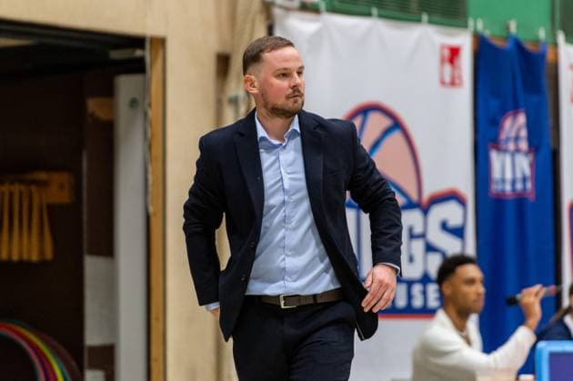 Matiss Rozlapa (Saarlouis Royals,Trainer) DEU, Leverkusen, 01.11.2024 Basketball, Toyota 1. Damen-Basketball-Bundesliga, Saison 2024 2025, 6. Spieltag, Wings Leverkusen - Saarlouis Royals Werner-Heisenberg-Halle NRW Germany