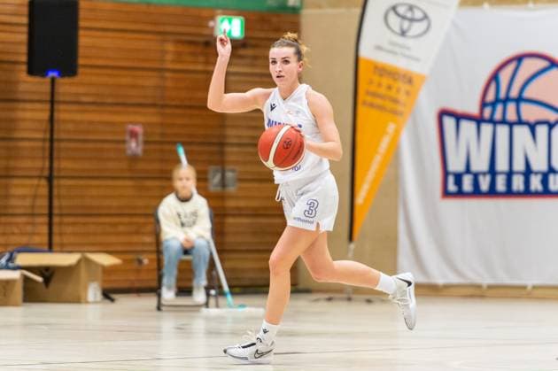 Spielaufbau Nicole Scales (Wings Leverkusen,No.03) DEU, Leverkusen, 01.11.2024 Basketball, Toyota 1. Damen-Basketball-Bundesliga, Saison 2024 2025, 6. Spieltag, Wings Leverkusen - Saarlouis Royals Werner-Heisenberg-Halle NRW Germany